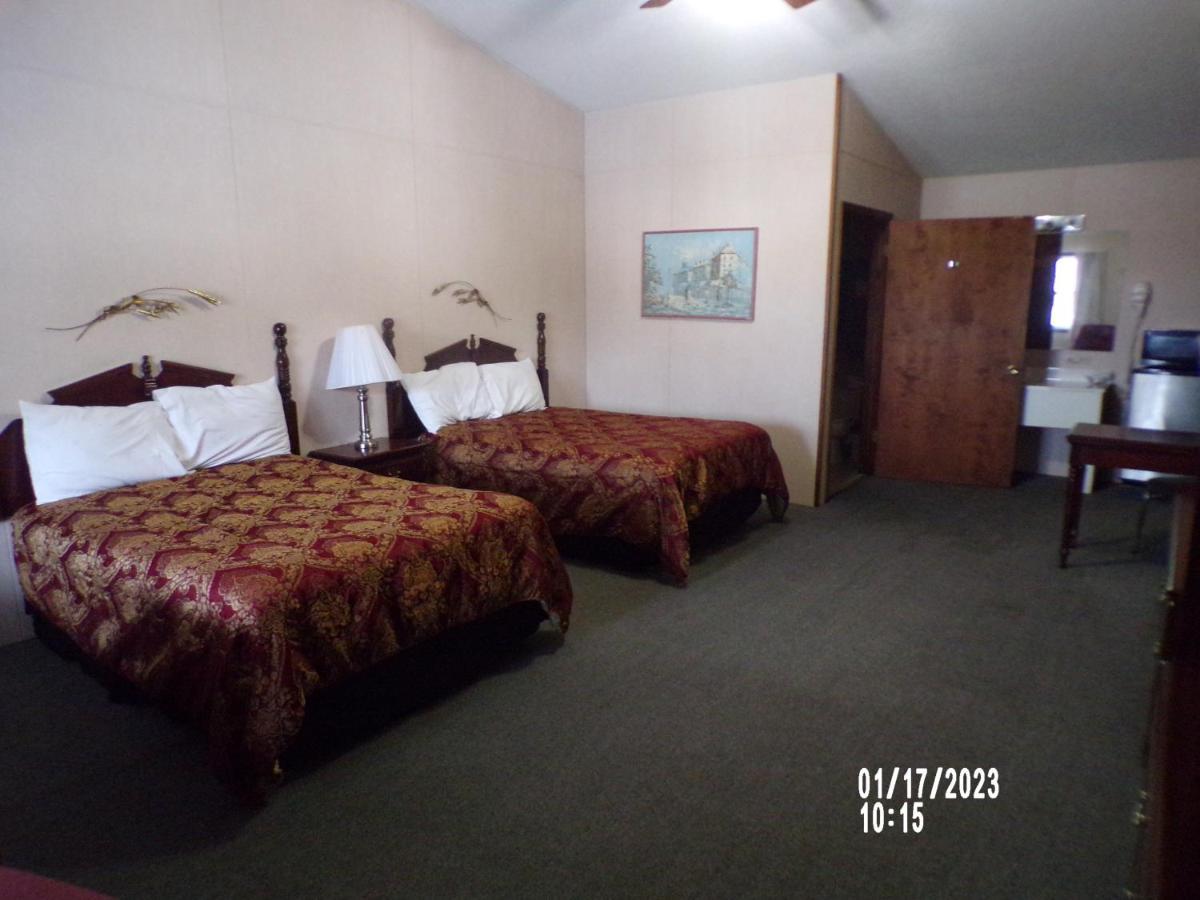Longhouse Lodge Motel Watkins Glen Bagian luar foto
