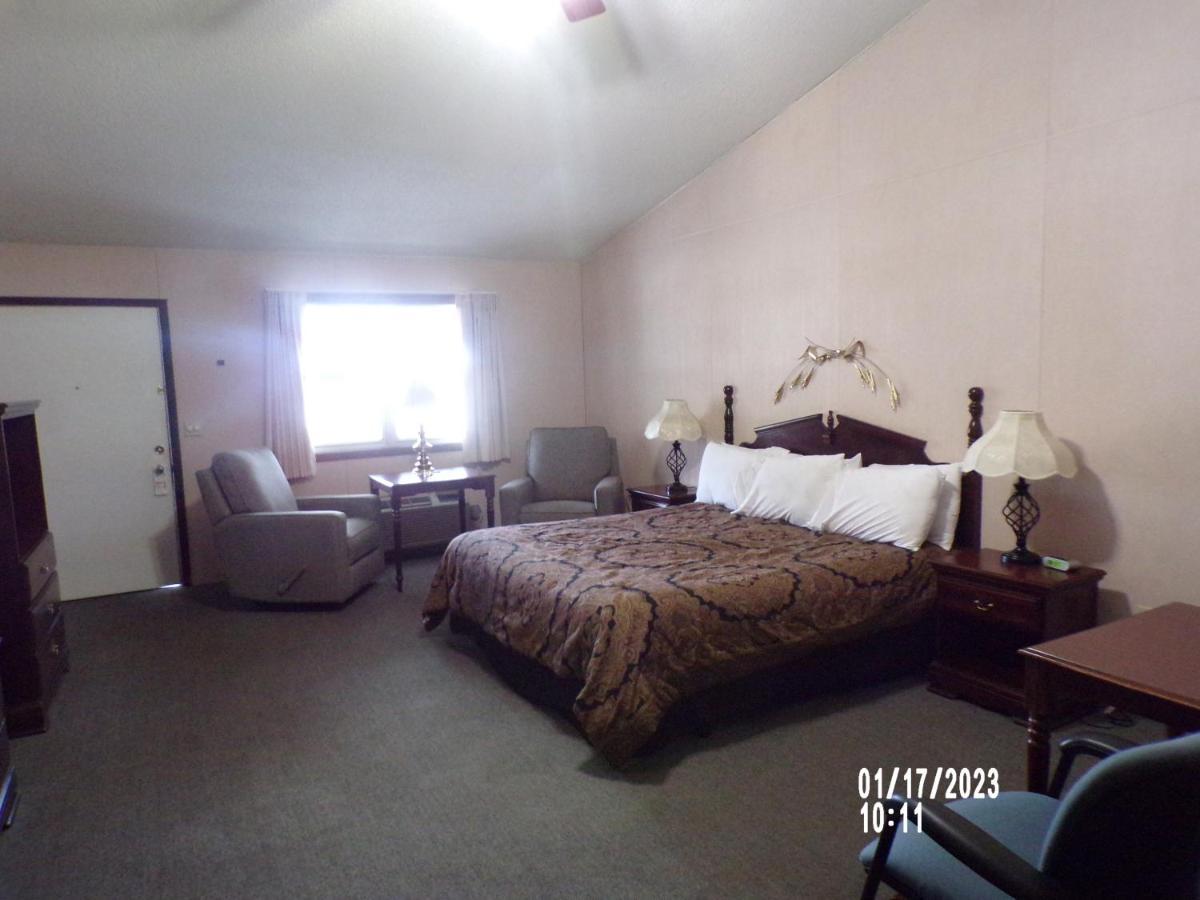 Longhouse Lodge Motel Watkins Glen Bagian luar foto