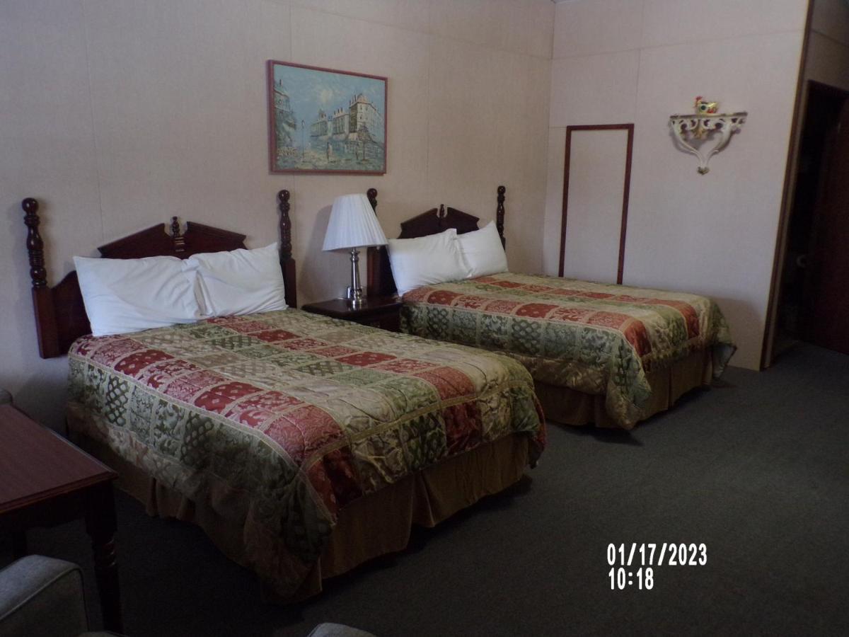 Longhouse Lodge Motel Watkins Glen Bagian luar foto