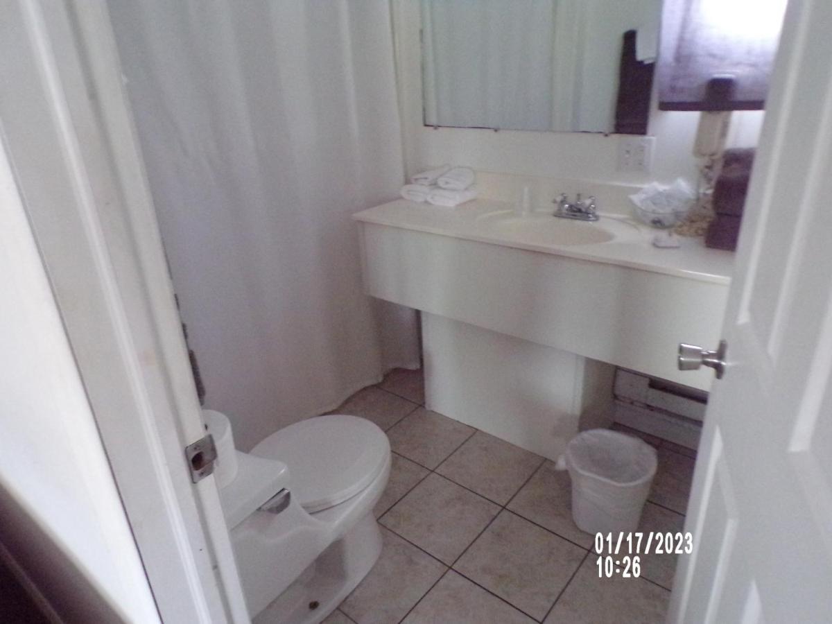 Longhouse Lodge Motel Watkins Glen Bagian luar foto