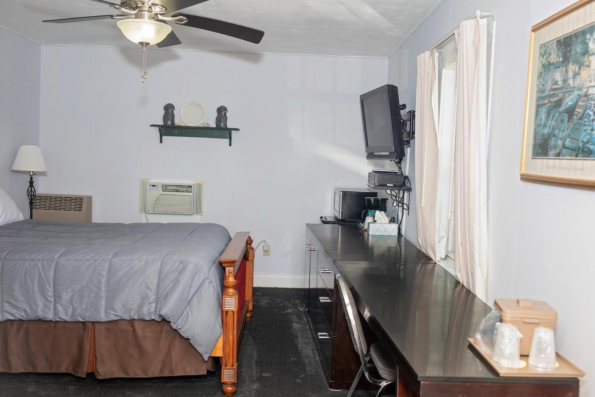 Longhouse Lodge Motel Watkins Glen Bagian luar foto
