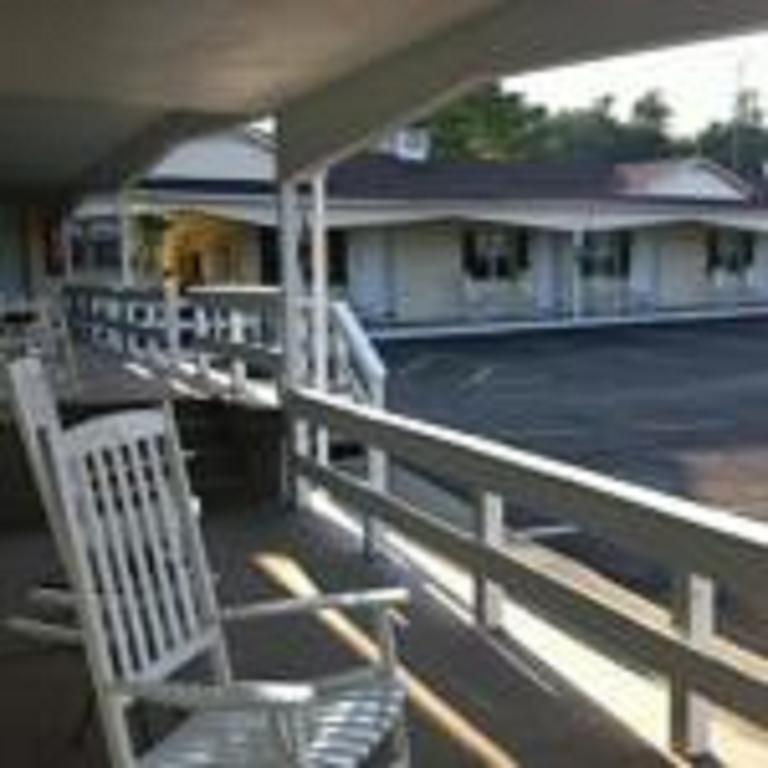 Longhouse Lodge Motel Watkins Glen Bagian luar foto