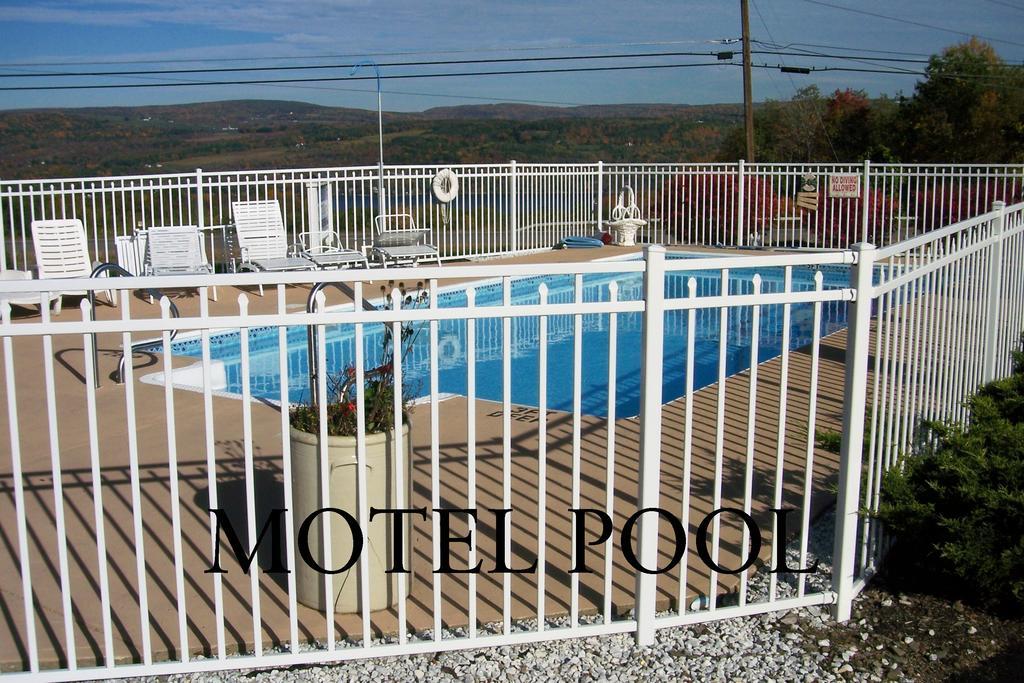 Longhouse Lodge Motel Watkins Glen Bagian luar foto