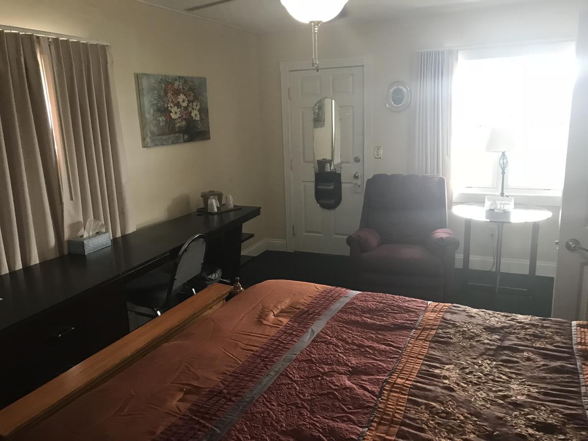 Longhouse Lodge Motel Watkins Glen Bagian luar foto
