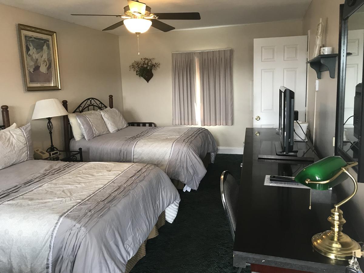 Longhouse Lodge Motel Watkins Glen Bagian luar foto