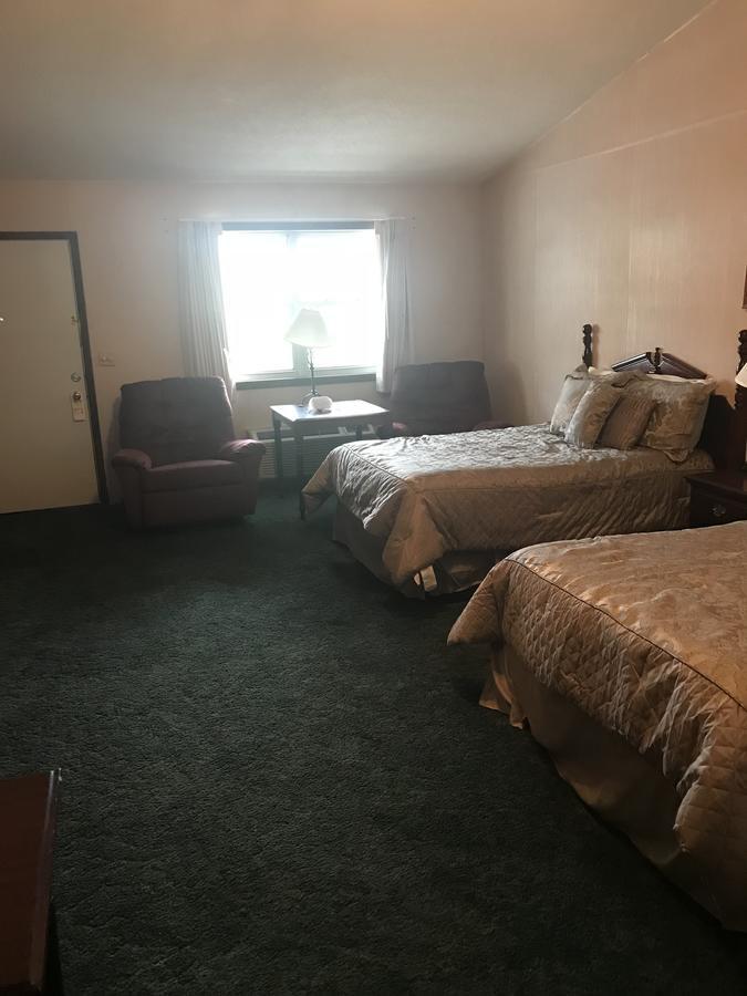 Longhouse Lodge Motel Watkins Glen Bagian luar foto