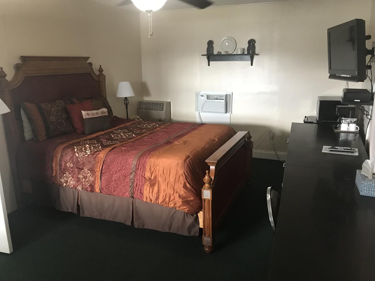 Longhouse Lodge Motel Watkins Glen Bagian luar foto