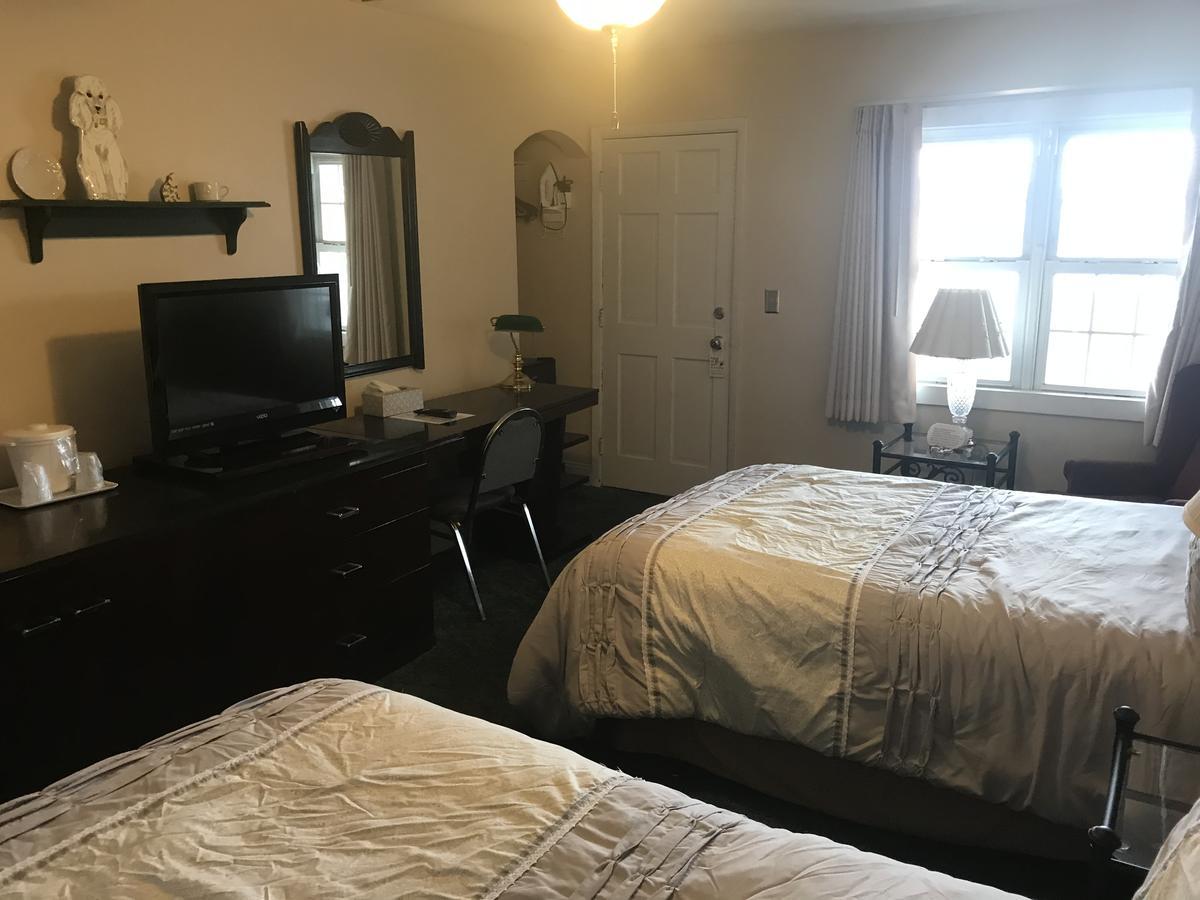 Longhouse Lodge Motel Watkins Glen Bagian luar foto