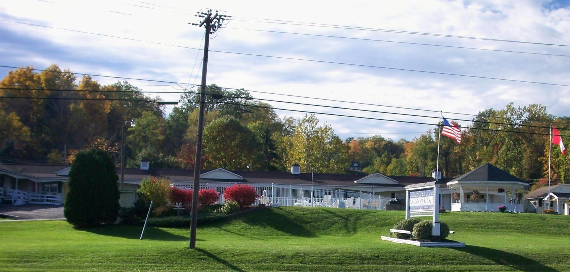 Longhouse Lodge Motel Watkins Glen Bagian luar foto